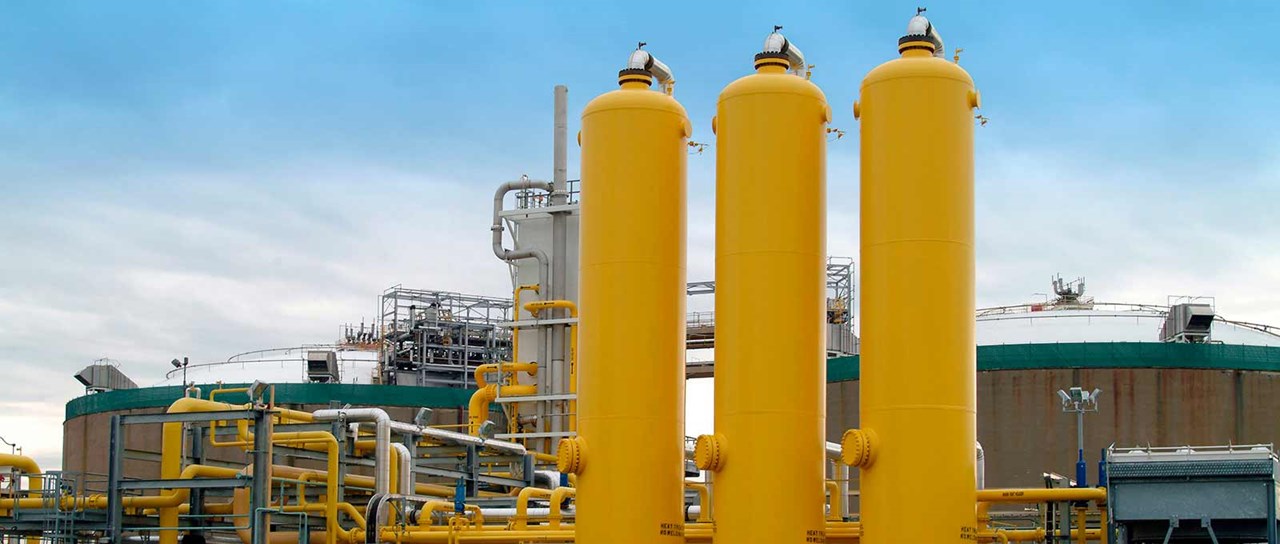 Genomföringar för landbaserad olja, gas och petrokemi